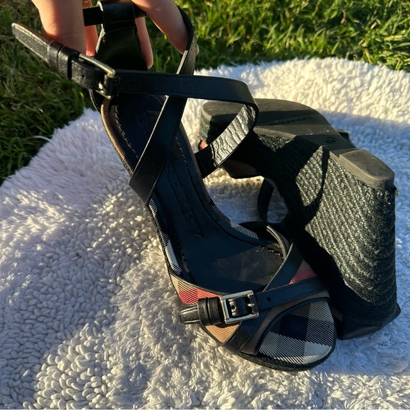 Woman’s Burberry Leather Ankle Strap Wedged Heels Leather & Plaid Size 36 (6) - Picture 1 of 10
